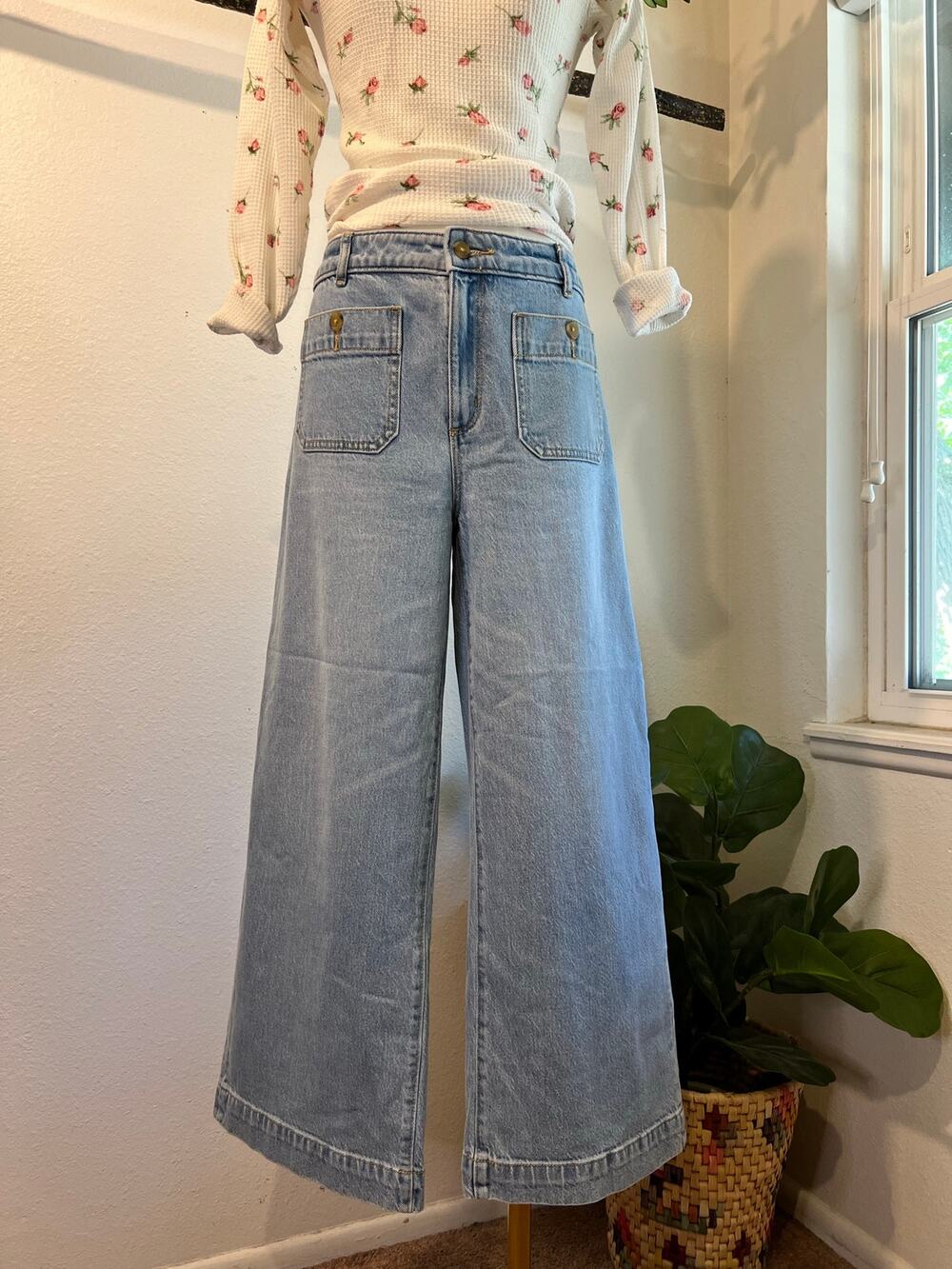 LOFT Light Wash Denim High Rise Cropped Wide Leg Front Pocket Jeans Size 8 29